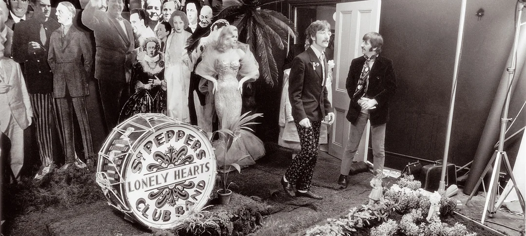 Lennon and Starr casually inspect the soon-to-be-iconic Sgt. Pepper’s album set.